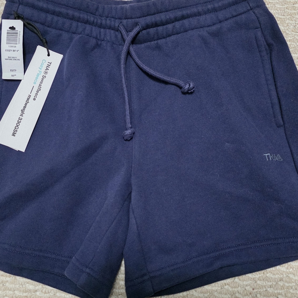 NWT Aritzia TNA Cozy Fleece Boyfriend Mid-Thigh Short